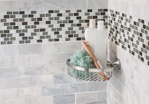 Wynford - Repisa tipo cesta para regadera, níquel cepillado - YB5275BN